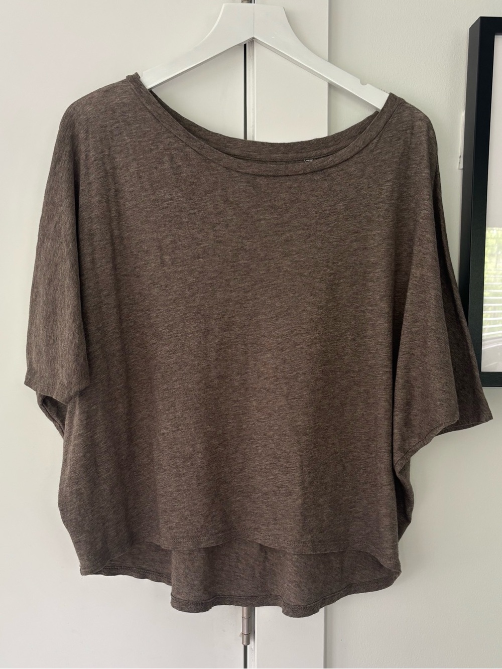 Vince. super Soft Pima cotton off shoulder SS top in Heathered brown size XS